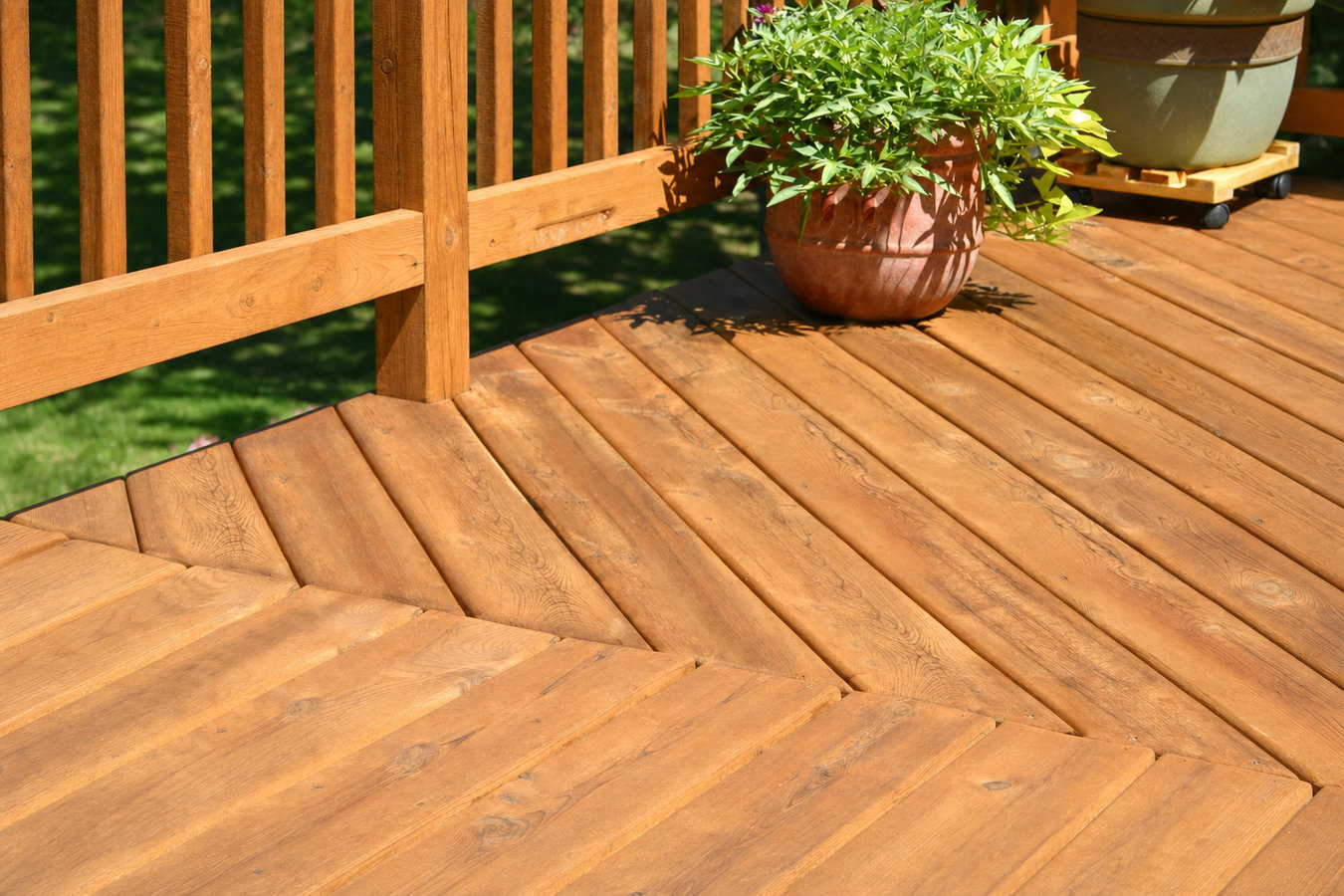 Deck staining and sealing in Gainesville, FL